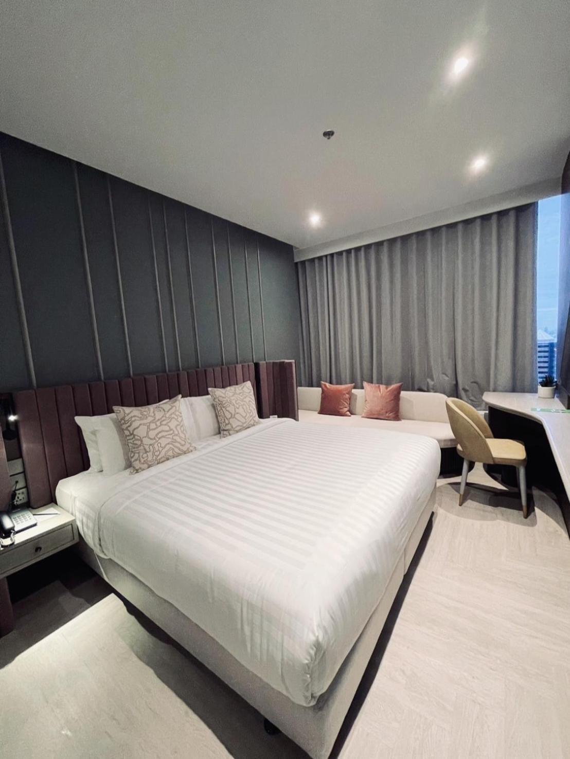 The Quarter Ratchayothin By Uhg Hotel Bangkok Bagian luar foto