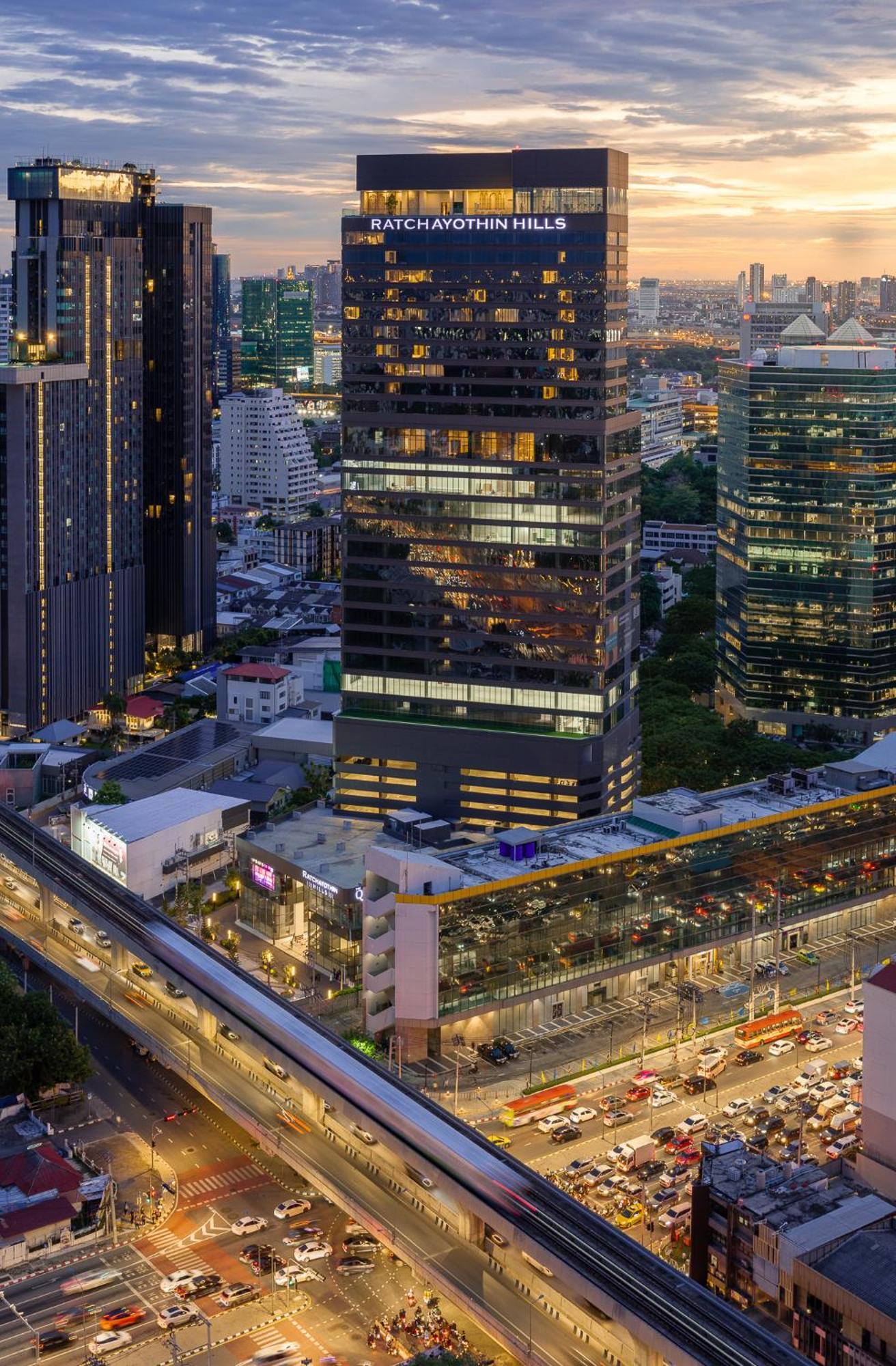 The Quarter Ratchayothin By Uhg Hotel Bangkok Bagian luar foto